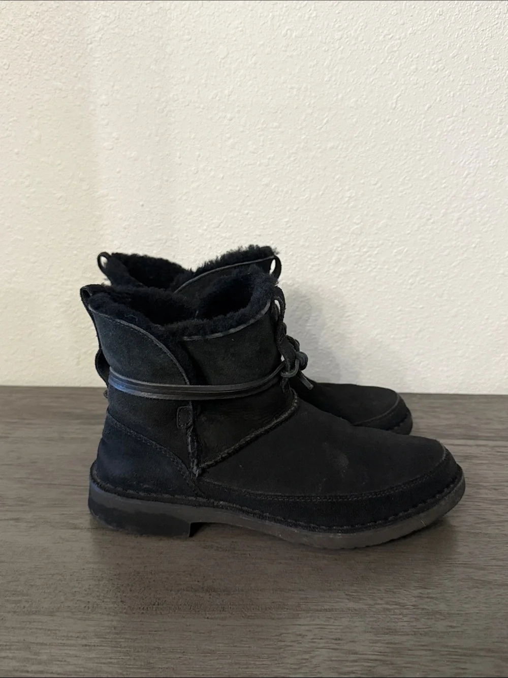 UGG Women Black Suede Shearling Lined Tie Ankle Boots Size 8
